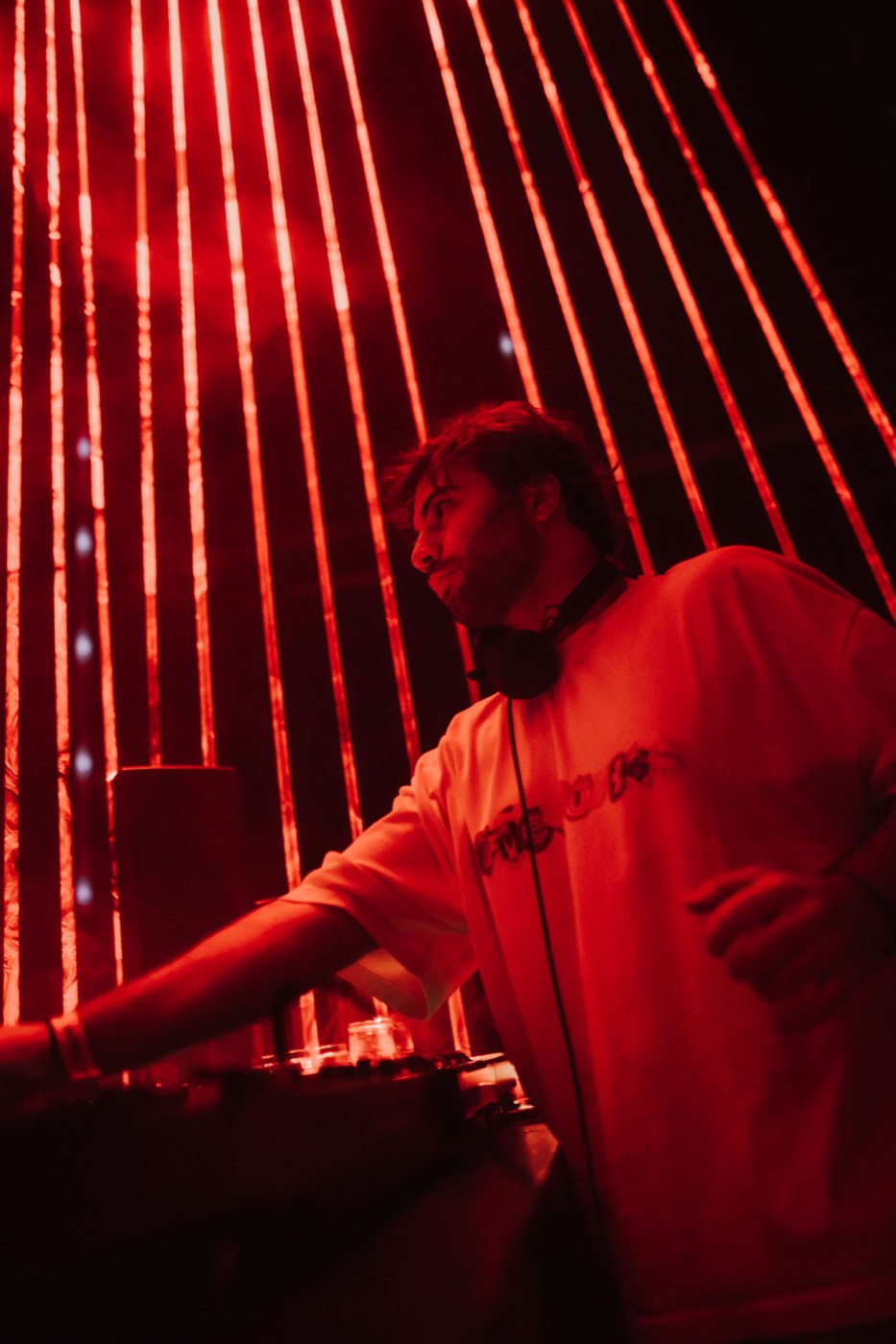 A DEEN at the decks under red lasers